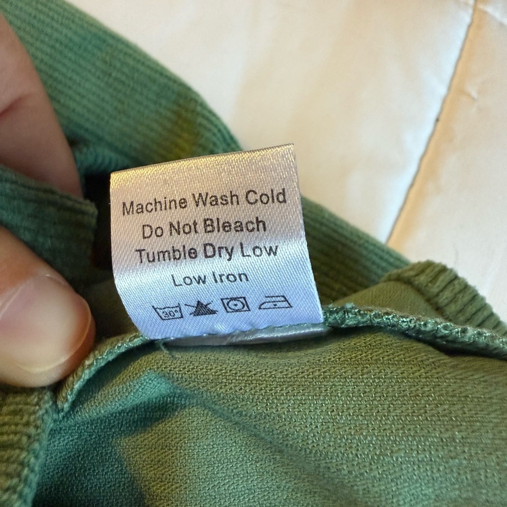NWT Tuckernuck Green Corduroy V Neck Top
Size Medium - Picture 7 of 9
